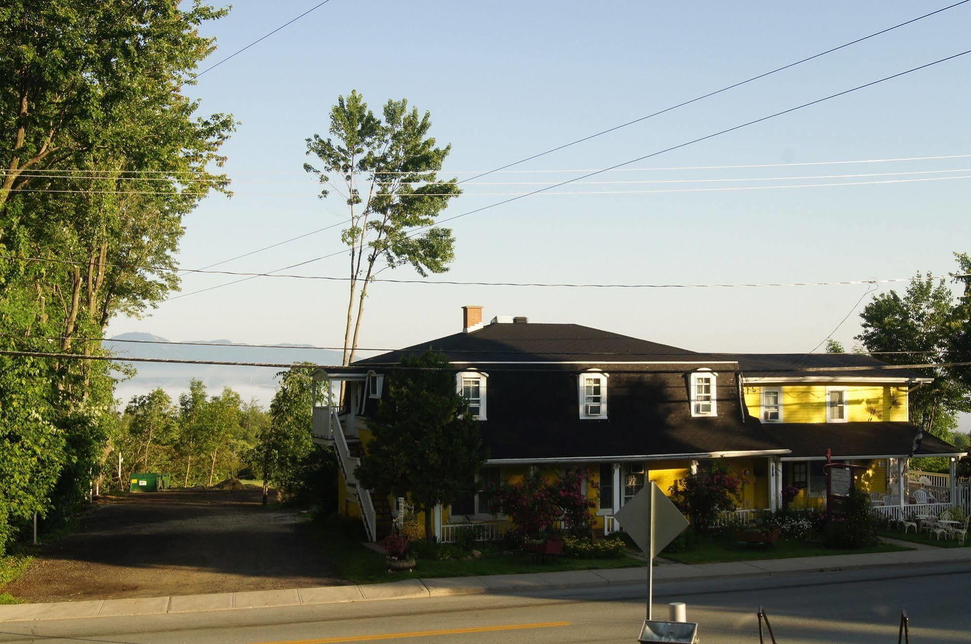 Auberge Sainte Catherine De Hatley Magog Exterior photo